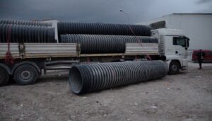santiyede calisirken uzerine 750 kilo plastik borudustu lVk5FYLj.jpg
